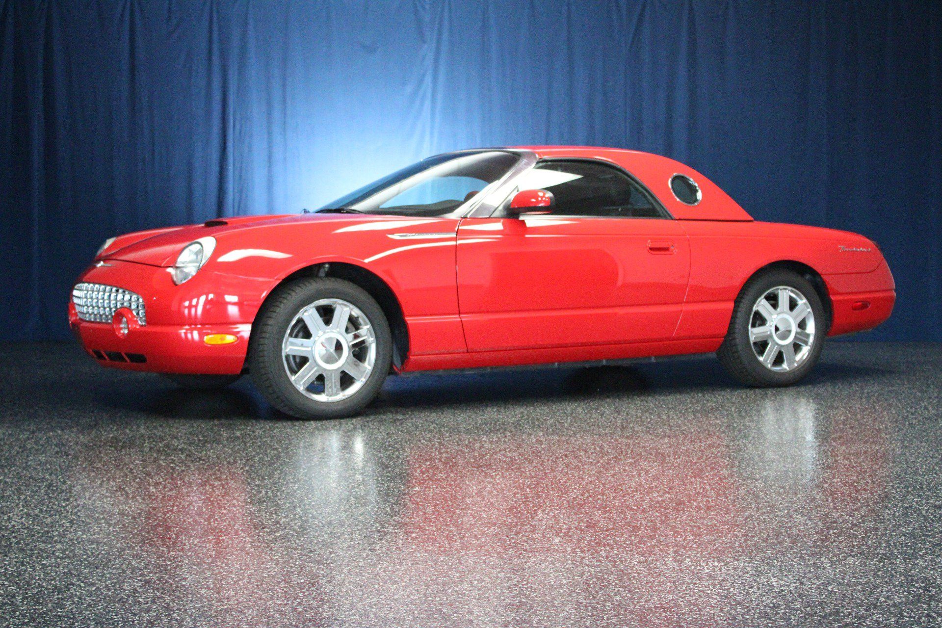 Used 2005 Ford Thunderbird RWD image 2