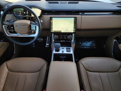 Used 2023 Land Rover Range Rover Long Wheelbase SE image 28