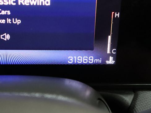 Used 2024 Chevrolet TrailBlazer RS image 39