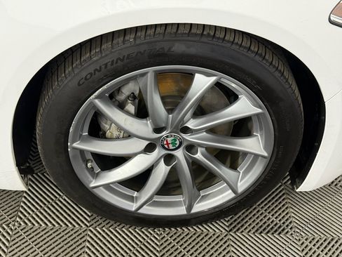 Used 2018 Alfa Romeo Giulia image 8