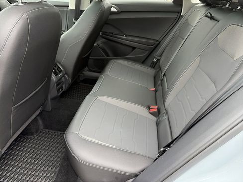 Used 2025 Volkswagen Taos SE FWD image 31