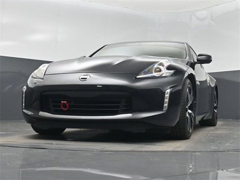 Used 2020 Nissan 370Z Touring Sport image 33