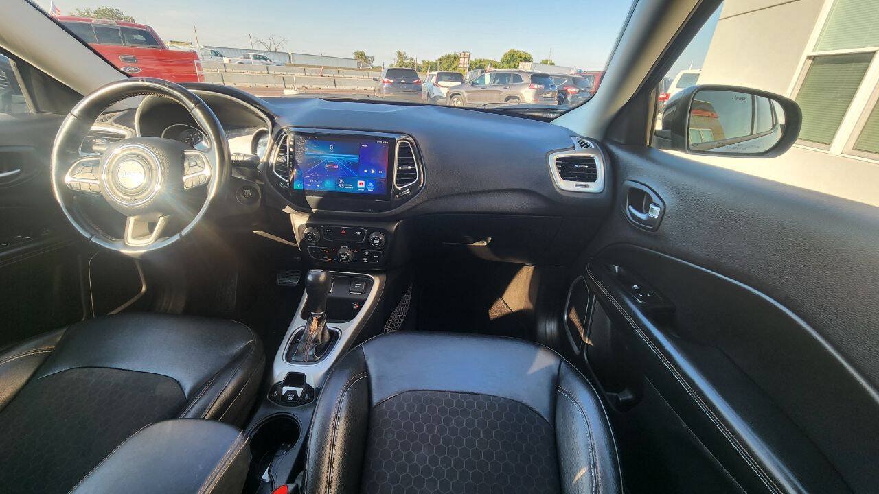 Used 2018 Jeep Compass Latitude w/ Popular Equipment Group FWD image 16