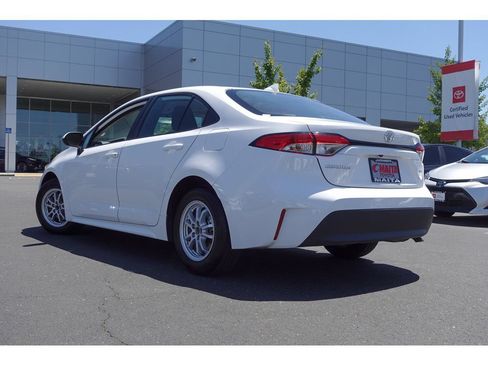 Used 2025 Toyota Corolla LE FWD image 8