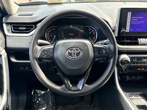 Used 2025 Toyota RAV4 XLE AWD/4WD image 13