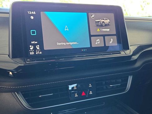 Used 2024 Volkswagen Atlas Cross Sport SE image 27