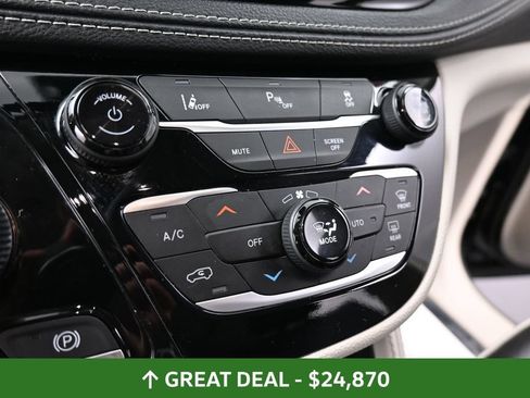Used 2023 Chrysler Pacifica Limited FWD image 43