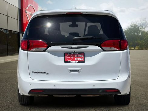 Used 2020 Chrysler Pacifica Touring w/ S Appearance Package FWD image 8