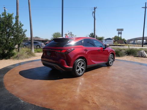 Used 2024 Lexus RX 350 Premium image 2