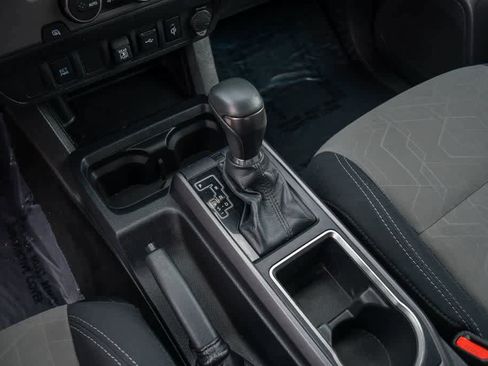 Used 2022 Toyota Tacoma TRD Off-Road image 20