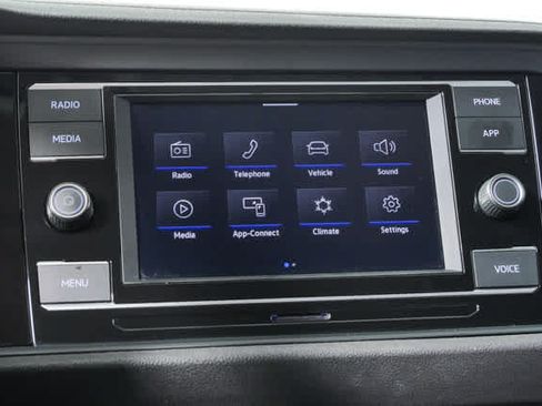 Used 2024 Volkswagen Jetta SE FWD image 17
