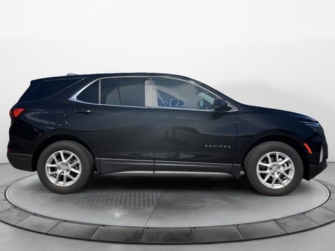 Used 2023 Chevrolet Equinox LT AWD/4WD image 2