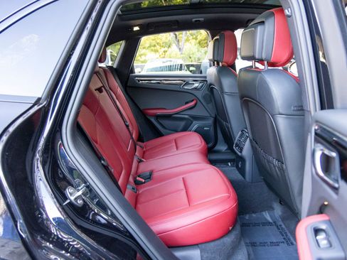 Certified 2025 Porsche Macan AWD/4WD image 53