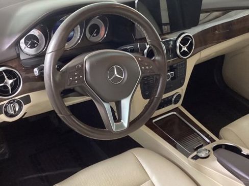 Used 2015 Mercedes-Benz GLK 350 4MATIC image 9