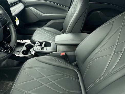 Used 2025 Ford Mustang Mach-E Select w/ Comfort Package Lite image 9