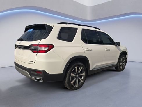 Certified 2024 Honda Pilot Touring image 5