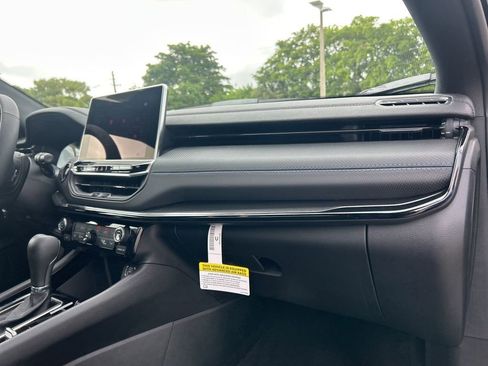 New 2025 Jeep Compass Latitude w/ Sun & Sound Group image 23