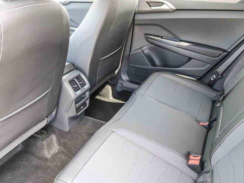 Used 2025 Volkswagen Taos SE FWD image 21