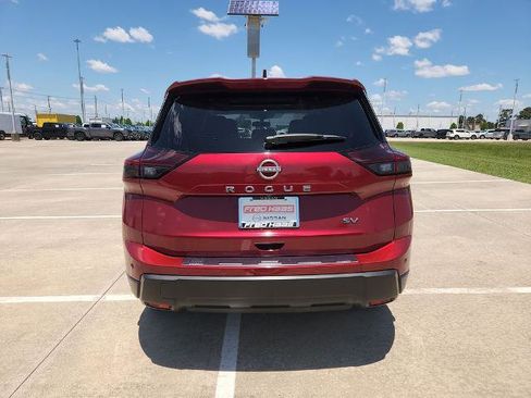 Certified 2024 Nissan Rogue SV w/ SV Premium Package FWD image 6