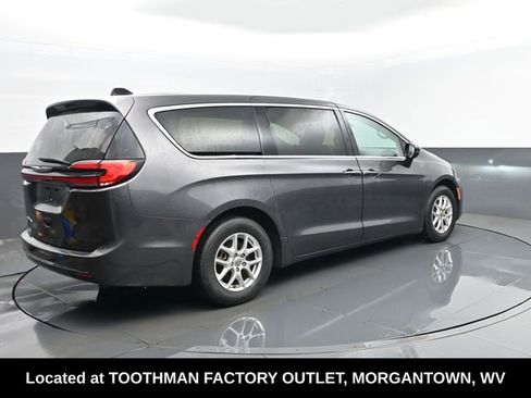 Used 2023 Chrysler Pacifica Touring-L FWD image 24