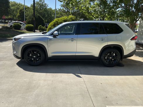 Used 2024 Toyota Grand Highlander Limited image 7