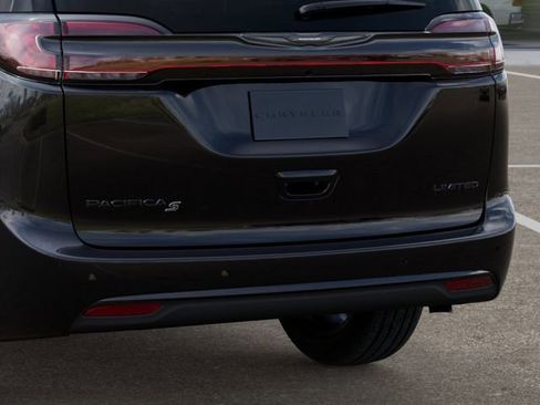New 2026 Chrysler Pacifica Limited w/ S Appearance Package image 13