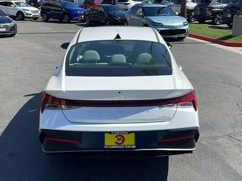 New 2025 Hyundai Elantra Limited image 8