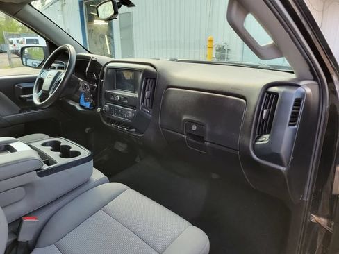 Used 2018 Chevrolet Silverado 1500 Custom w/ Custom Convenience Package AWD/4WD image 10