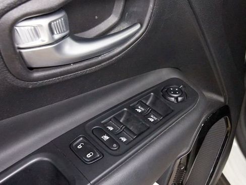 Used 2017 Jeep Renegade Altitude AWD/4WD image 13