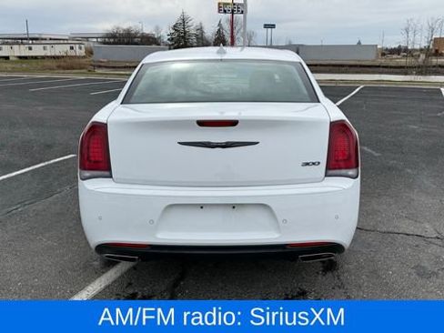 Used 2022 Chrysler 300 Touring L image 4