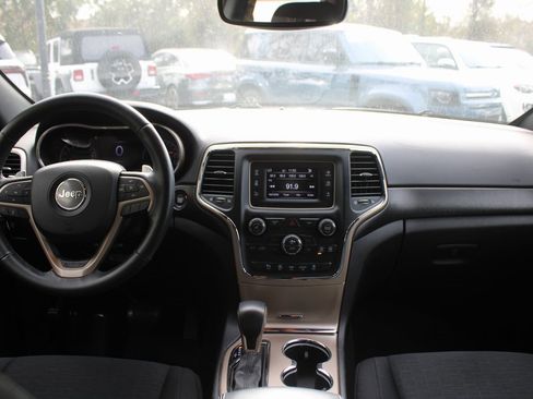 Used 2017 Jeep Grand Cherokee Laredo w/ Quick Order Package 2BE image 21