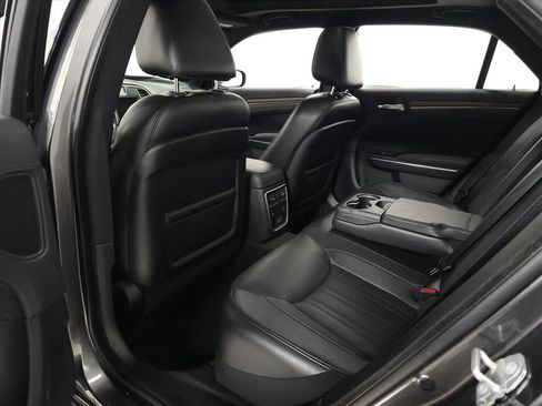 Used 2016 Chrysler 300 C Platinum w/ Safetytec Plus Group image 30