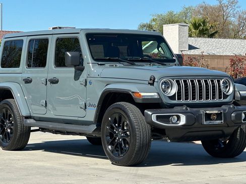 Used 2025 Jeep Wrangler Unlimited Sahara image 8