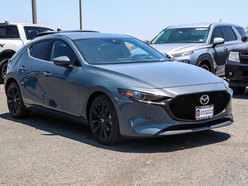 Used 2022 MAZDA MAZDA3 s FWD image 3