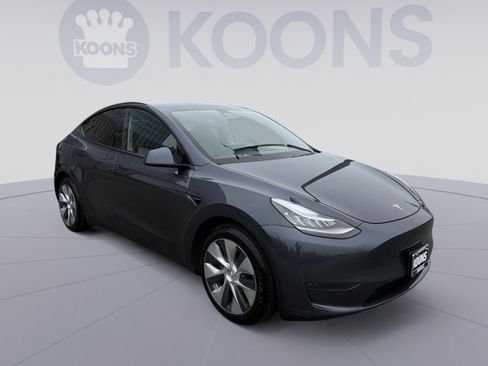 Used 2021 Tesla Model Y Long Range image 10