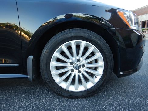 Used 2016 Volkswagen Passat 1.8T SE FWD image 28