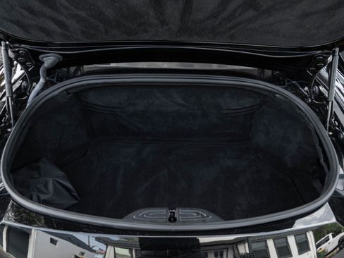 Used 2021 Aston Martin V8 Vantage Roadster image 45