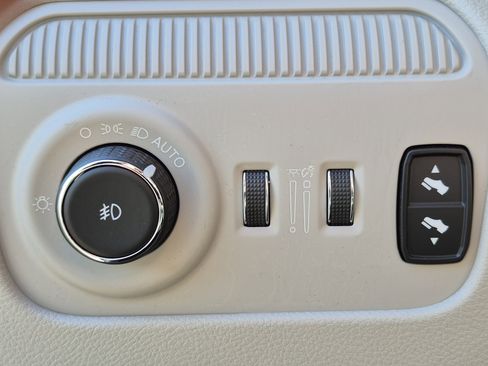 Used 2022 Jeep Wagoneer Series II AWD/4WD image 23