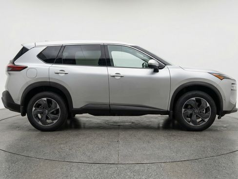 Used 2025 Nissan Rogue SV FWD image 11