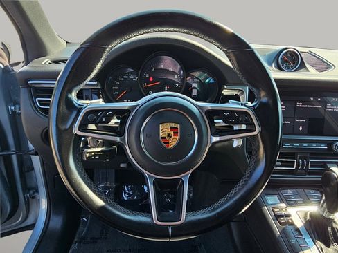 Used 2021 Porsche Macan Premium Pkg w/ Premium Package image 6