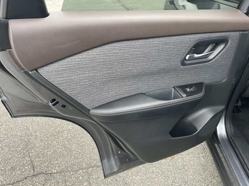 Used 2023 Nissan Rogue SV AWD/4WD image 19