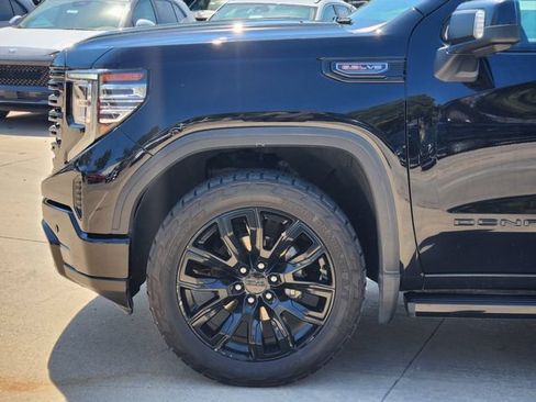 Used 2022 GMC Sierra 1500 Denali w/ Denali Reserve Package AWD/4WD image 8