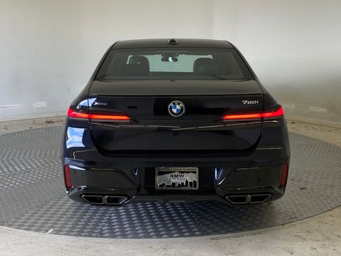 Used 2025 BMW 760i xDrive w/ Executive Package image 9
