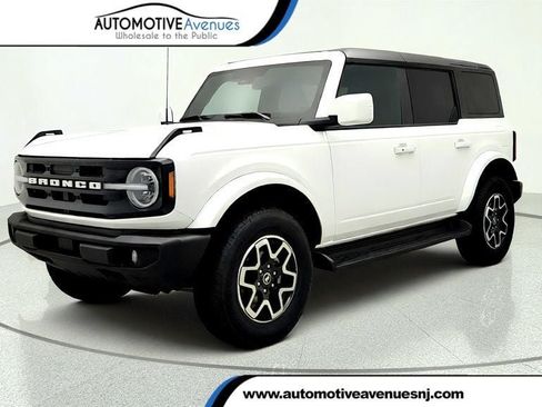 Used 2025 Ford Bronco Outer Banks AWD/4WD image 1
