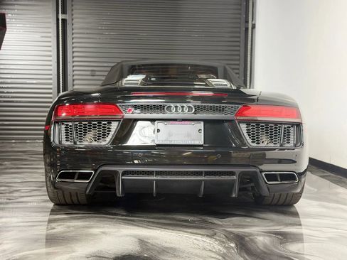 Used 2017 Audi R8 V10 w/ Ceramic Brake Package image 7