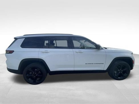 Used 2023 Jeep Grand Cherokee L Limited w/ Black Appearance Package AWD/4WD image 14