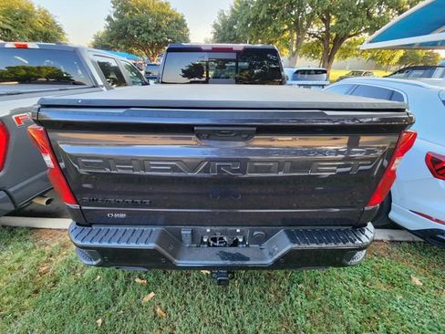 Used 2024 Chevrolet Silverado 1500 LT Trail Boss w/ Convenience Package II AWD/4WD image 4