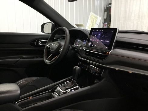 Used 2025 Jeep Compass Trailhawk AWD/4WD image 23