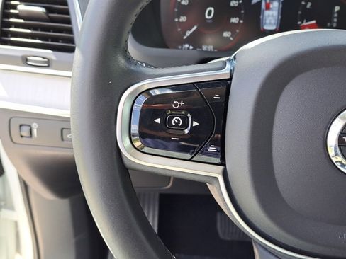 Used 2021 Volvo XC90 T5 Momentum w/ Protection Package Premier image 19