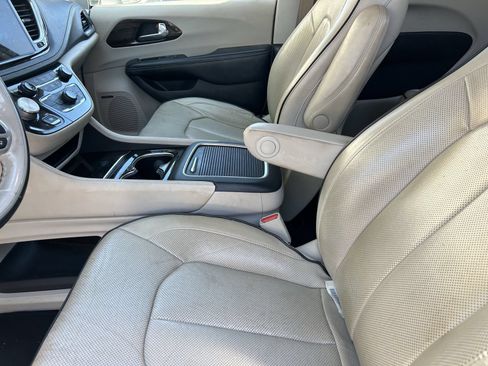 Used 2021 Chrysler Pacifica Limited w/ Premium & Safety Sphere Group AWD/4WD image 9